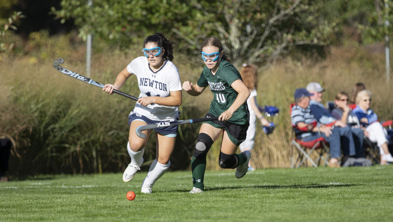 Girls varsity field hockey players